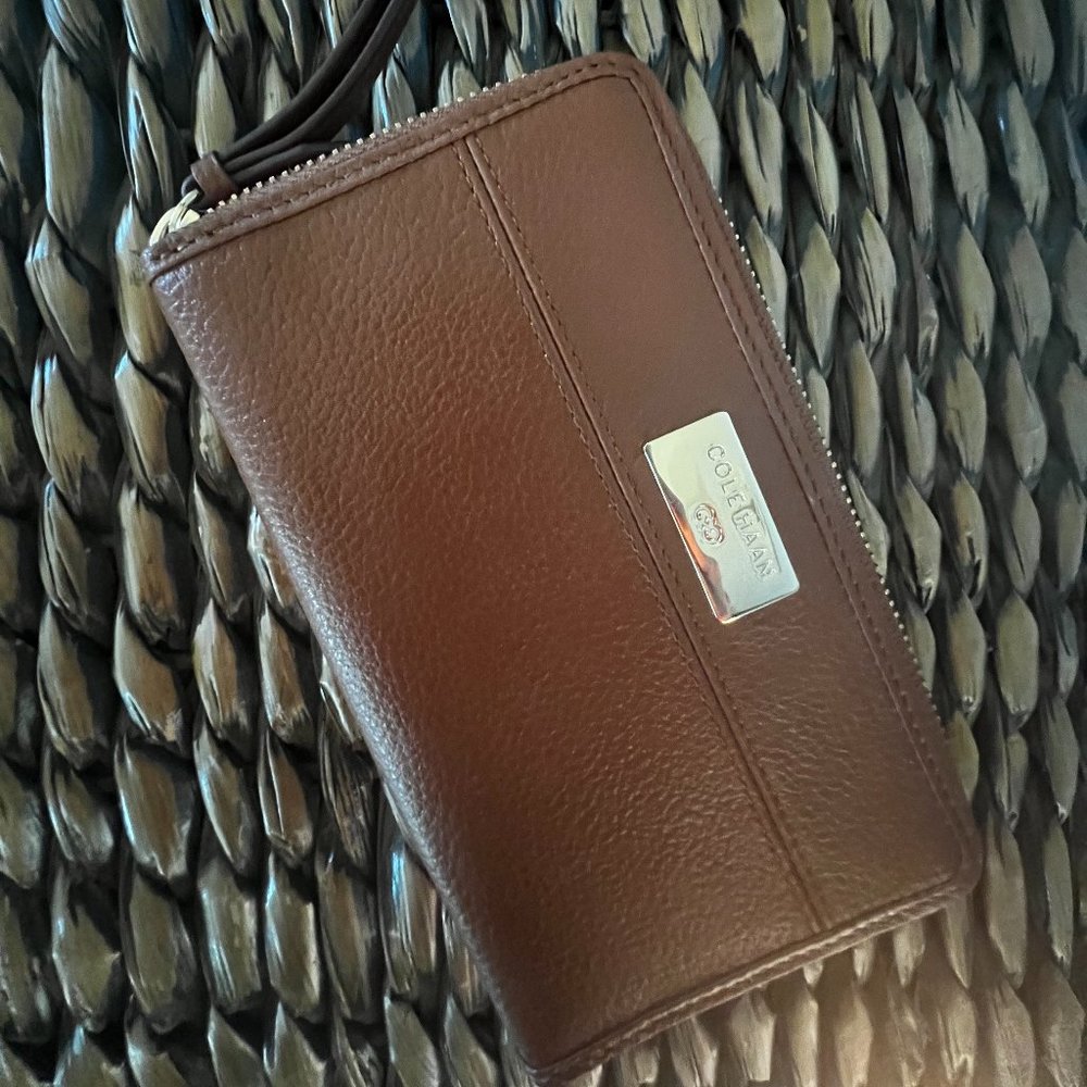 COLE HAAN TAN LEATHER WRISTLET